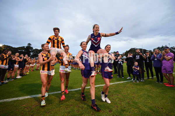 AFLW 2022 S7 Round 10 - Fremantle v Hawthorn - A-488910