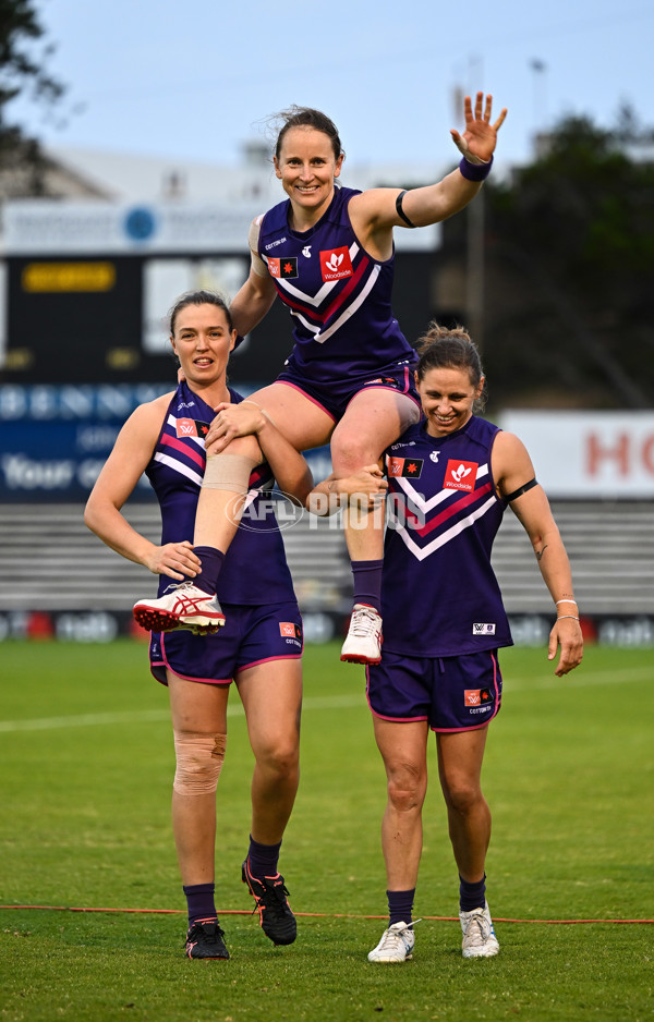 AFLW 2022 S7 Round 10 - Fremantle v Hawthorn - A-489757