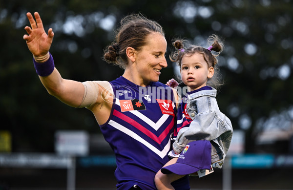 AFLW 2022 S7 Round 10 - Fremantle v Hawthorn - A-489762