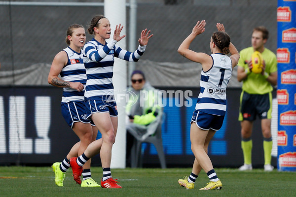 AFLW 2022 S7 Round 10 - Geelong v Sydney - A-492253