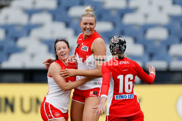 AFLW 2022 S7 Round 10 - Geelong v Sydney - A-492256