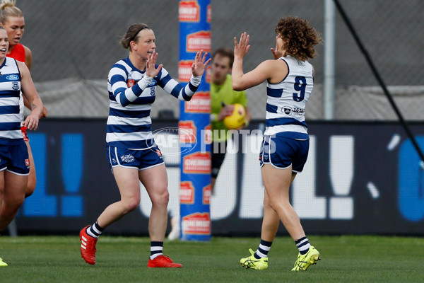 AFLW 2022 S7 Round 10 - Geelong v Sydney - A-493632