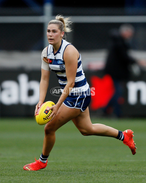 AFLW 2022 S7 Round 10 - Geelong v Sydney - A-493641