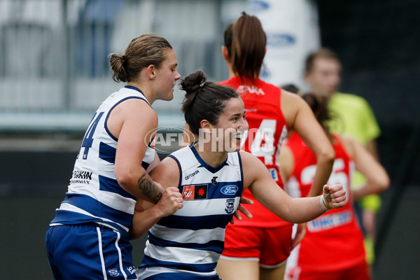 AFLW 2022 S7 Round 10 - Geelong v Sydney - A-493665