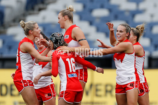 AFLW 2022 S7 Round 10 - Geelong v Sydney - A-494700