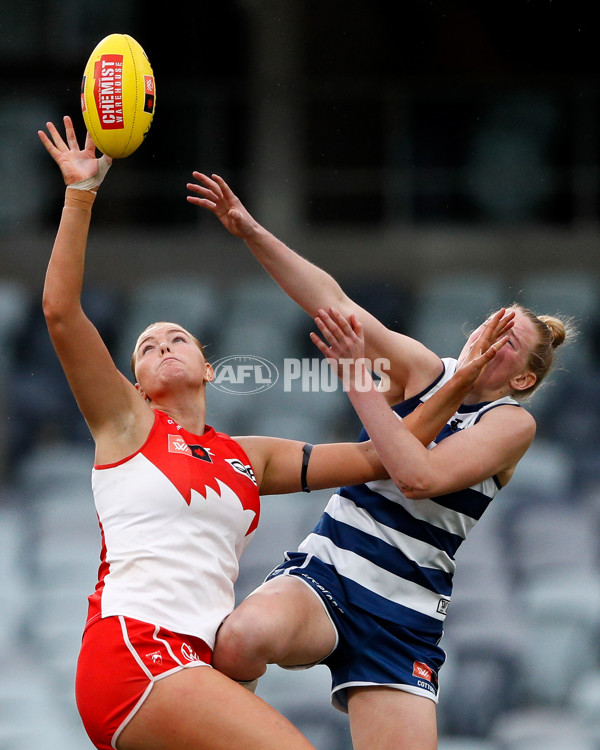 AFLW 2022 S7 Round 10 - Geelong v Sydney - A-494732