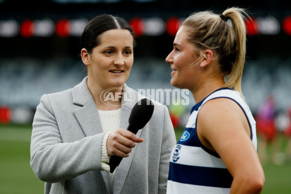 AFLW 2022 S7 Round 10 - Geelong v Sydney - A-494738