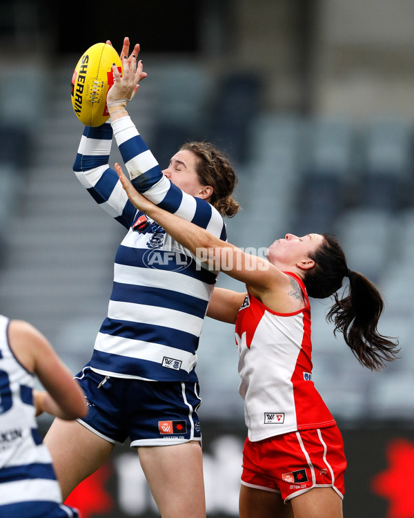 AFLW 2022 S7 Round 10 - Geelong v Sydney - A-494763