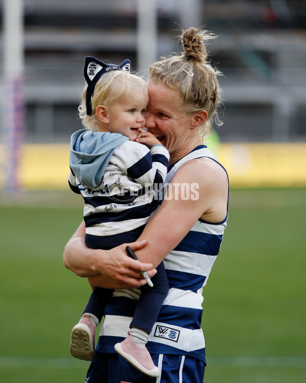 AFLW 2022 S7 Round 10 - Geelong v Sydney - A-496029