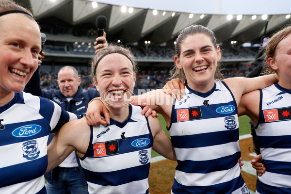 AFLW 2022 S7 Round 10 - Geelong v Sydney - A-496046