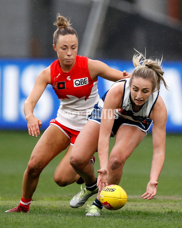 AFLW 2022 S7 Round 10 - Geelong v Sydney - A-496055