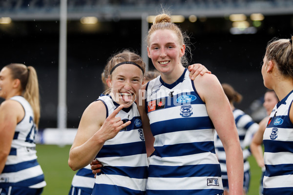 AFLW 2022 S7 Round 10 - Geelong v Sydney - A-496077