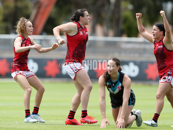 AFLW 2022 S7 Round 10 - Port Adelaide v Essendon - A-498833