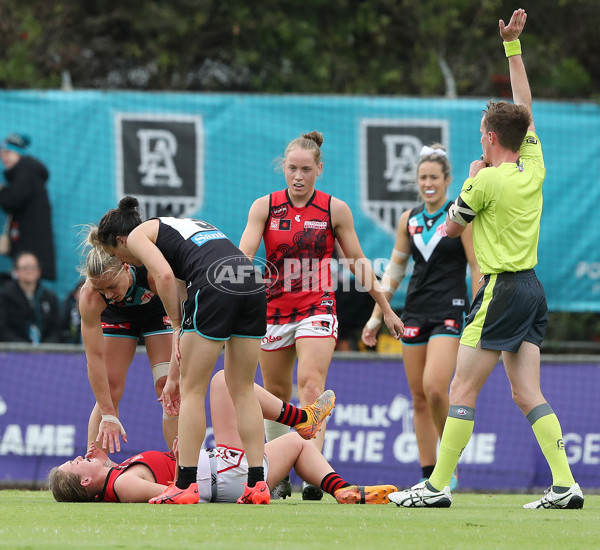 AFLW 2022 S7 Round 10 - Port Adelaide v Essendon - A-498836