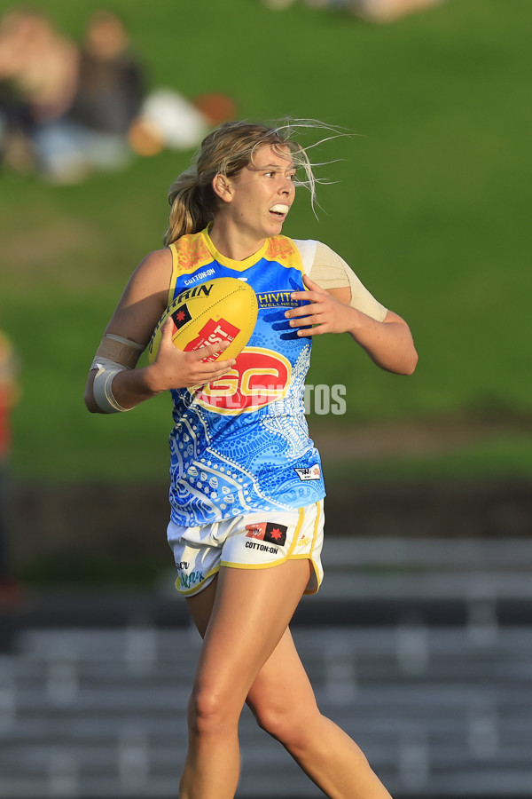 AFLW 2022 S7 Round 10 - GWS v Gold Coast - A-499907