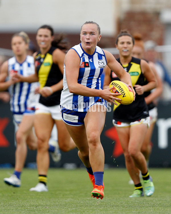 AFLW 2022 S7 Round 10 - North Melbourne v Richmond - A-503841