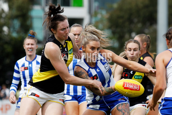 AFLW 2022 S7 Round 10 - North Melbourne v Richmond - A-503847