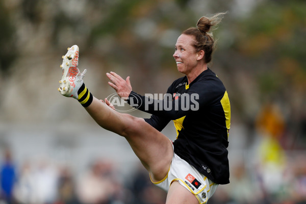 AFLW 2022 S7 Round 10 - North Melbourne v Richmond - A-503876