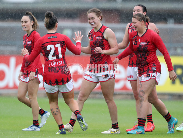 AFLW 2022 S7 Round 10 - Port Adelaide v Essendon - A-506373