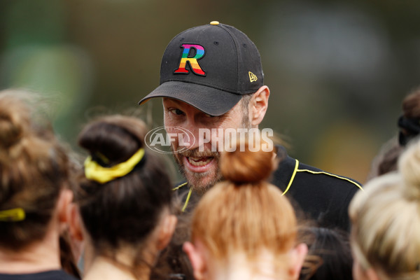 AFLW 2022 S7 Round 10 - North Melbourne v Richmond - A-508789