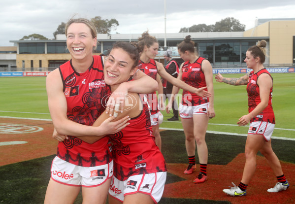 AFLW 2022 S7 Round 10 - Port Adelaide v Essendon - A-508819