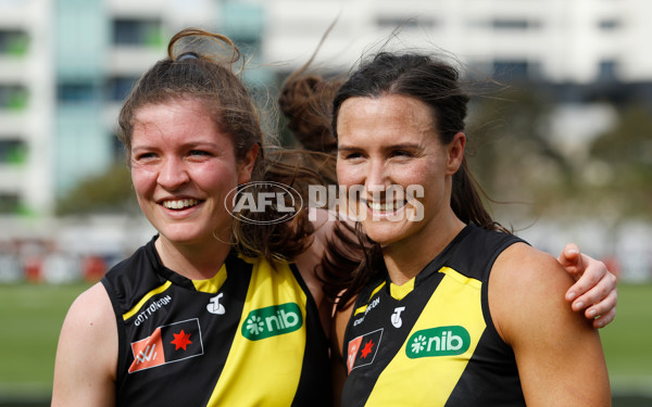 AFLW 2022 S7 Round 10 - North Melbourne v Richmond - A-508835