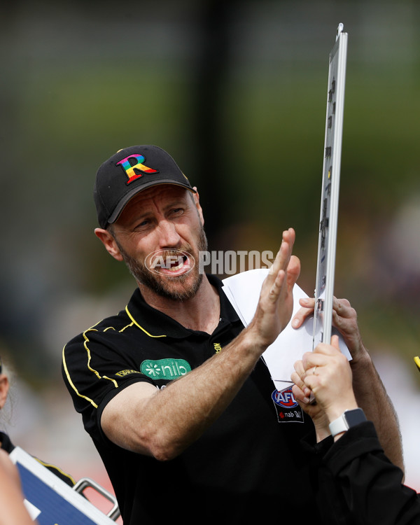 AFLW 2022 S7 Round 10 - North Melbourne v Richmond - A-510087