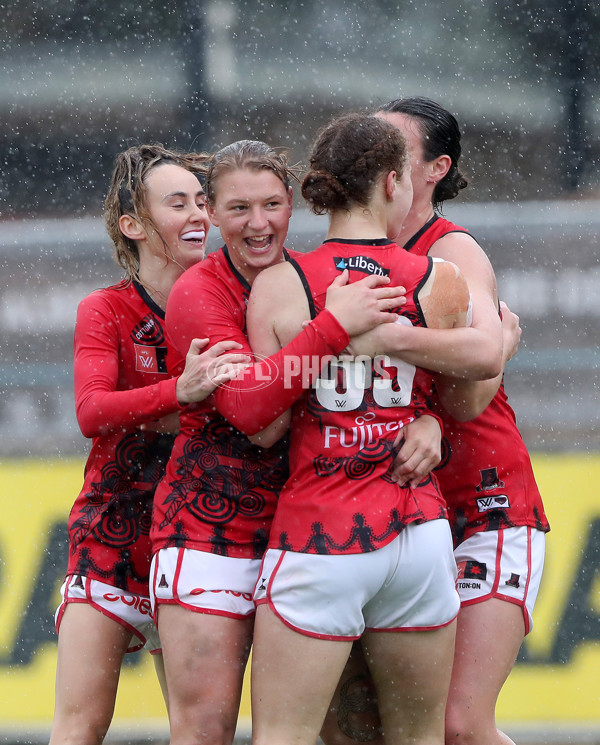 AFLW 2022 S7 Round 10 - Port Adelaide v Essendon - A-510111