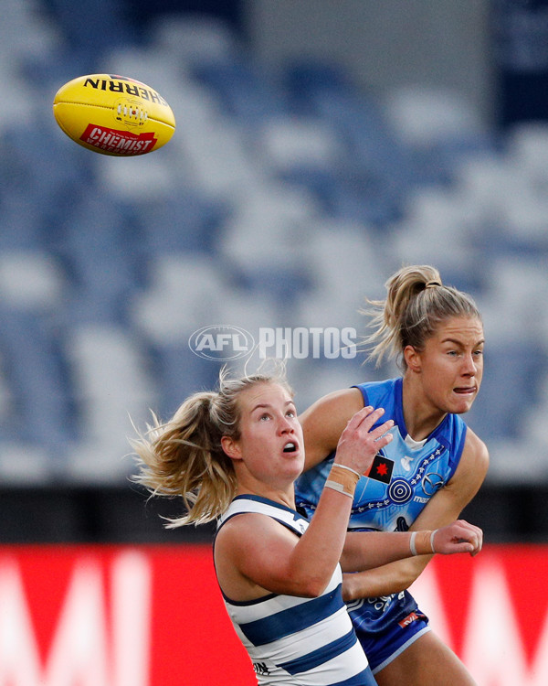 AFLW 2022 S7 First Elimination Final - Geelong v North Melbourne - A-523792