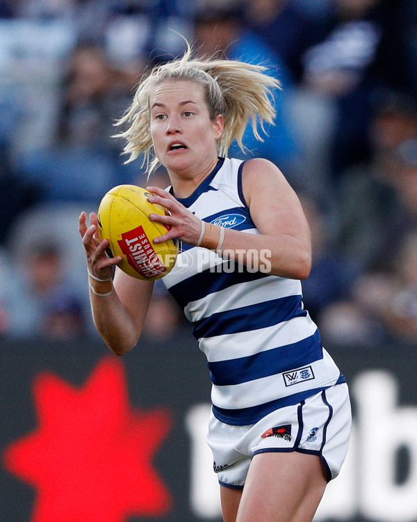 AFLW 2022 S7 First Elimination Final - Geelong v North Melbourne - A-523820