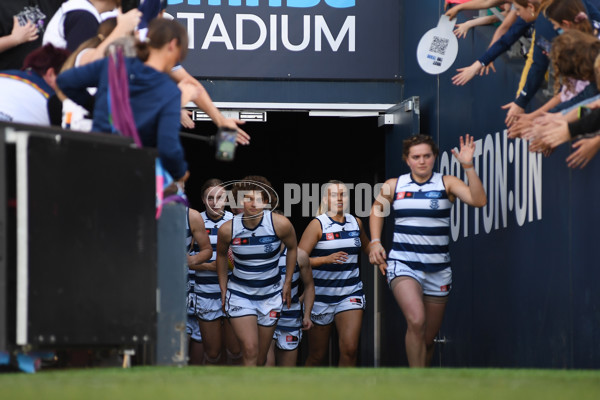 AFLW 2022 S7 First Elimination Final - Geelong v North Melbourne - A-523878