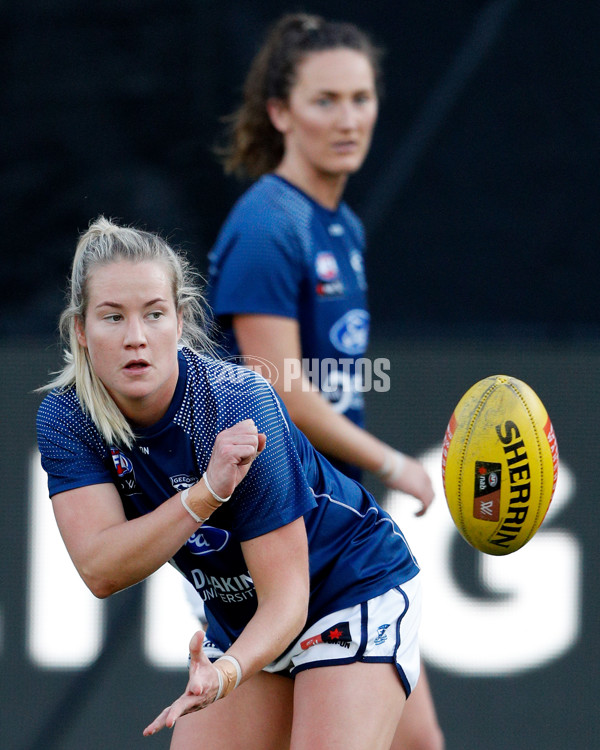 AFLW 2022 S7 First Elimination Final - Geelong v North Melbourne - A-525041