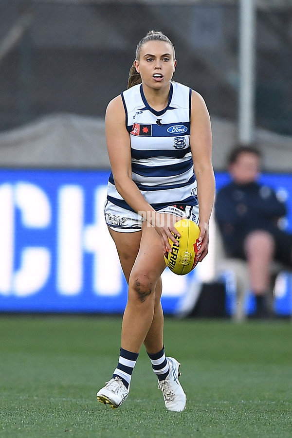 AFLW 2022 S7 First Elimination Final - Geelong v North Melbourne - A-526412