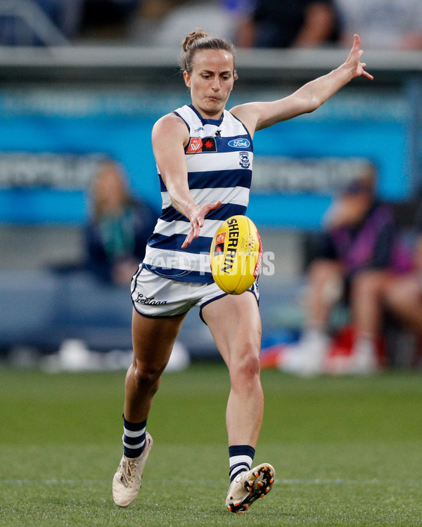 AFLW 2022 S7 First Elimination Final - Geelong v North Melbourne - A-529119