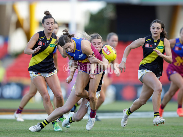 AFLW 2022 S7 First Qualifying Final - Brisbane v Richmond - A-531734