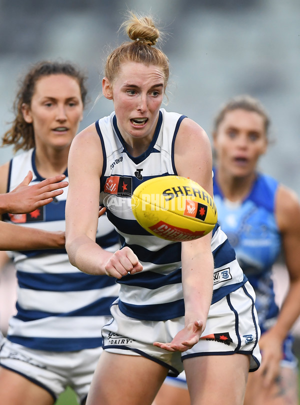 AFLW 2022 S7 First Elimination Final - Geelong v North Melbourne - A-532616