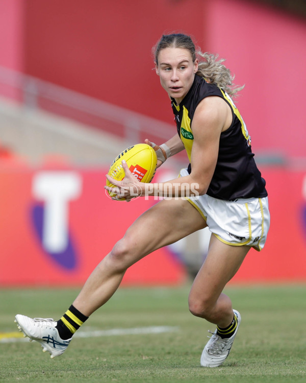 AFLW 2022 S7 First Qualifying Final - Brisbane v Richmond - A-540662