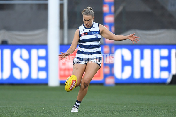 AFLW 2022 S7 First Elimination Final - Geelong v North Melbourne - A-540735