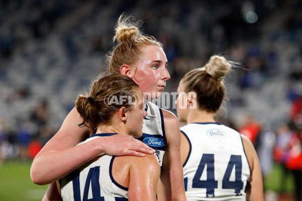 AFLW 2022 S7 First Elimination Final - Geelong v North Melbourne - A-541802