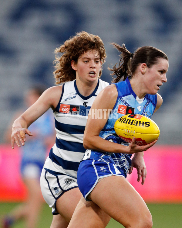 AFLW 2022 S7 First Elimination Final - Geelong v North Melbourne - A-544133