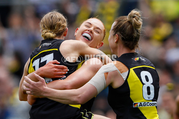 AFLW 2022 S7 First Semi Final - Richmond v North Melbourne - A-544172