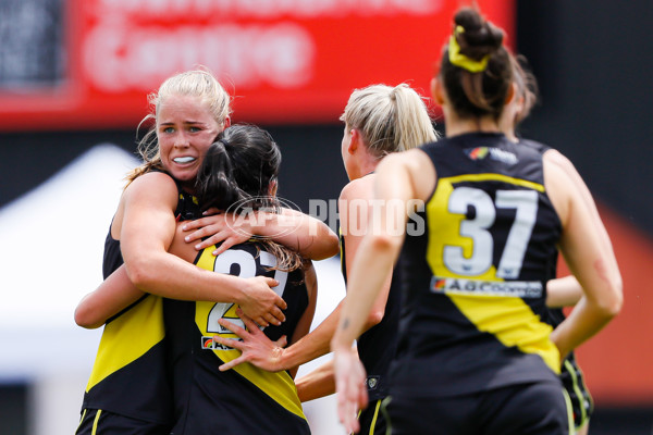 AFLW 2022 S7 First Semi Final - Richmond v North Melbourne - A-544182