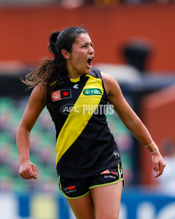 AFLW 2022 S7 First Semi Final - Richmond v North Melbourne - A-545914