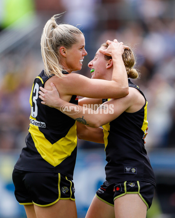 AFLW 2022 S7 First Semi Final - Richmond v North Melbourne - A-545992