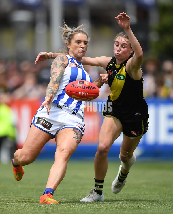 AFLW 2022 S7 First Semi Final - Richmond v North Melbourne - A-546420