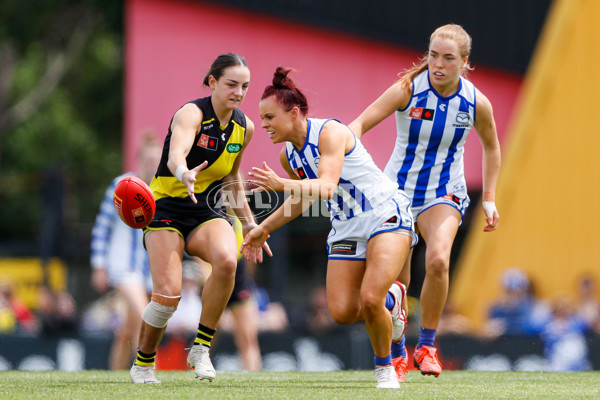 AFLW 2022 S7 First Semi Final - Richmond v North Melbourne - A-546428