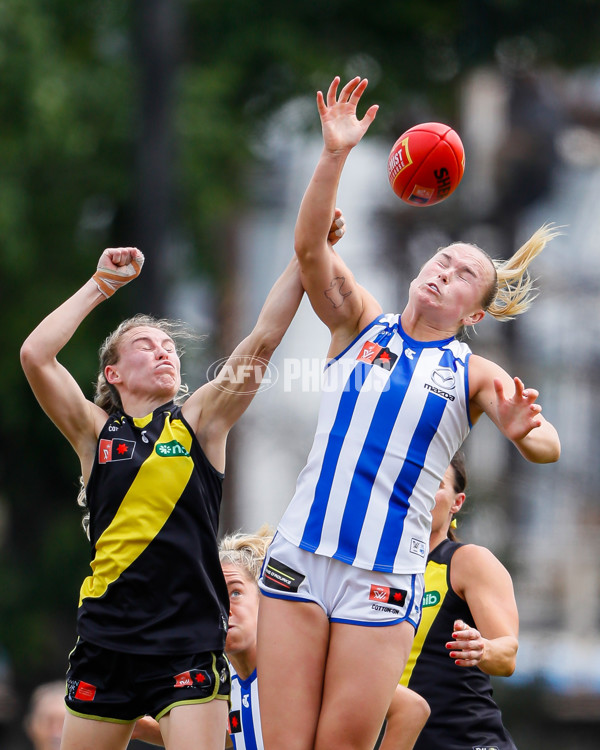 AFLW 2022 S7 First Semi Final - Richmond v North Melbourne - A-546490