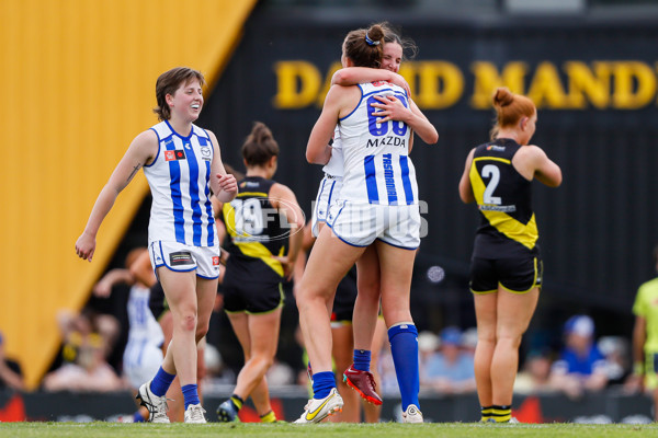 AFLW 2022 S7 First Semi Final - Richmond v North Melbourne - A-549180