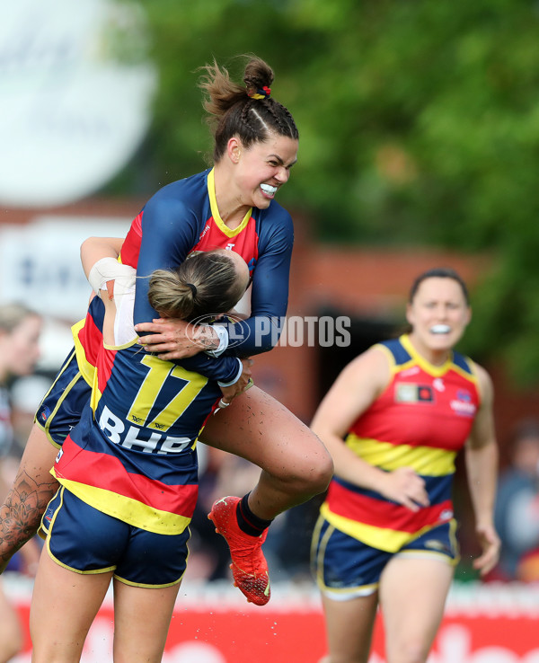 AFLW 2022 S7 Second Semi Final - Adelaide v Collingwood - A-551848