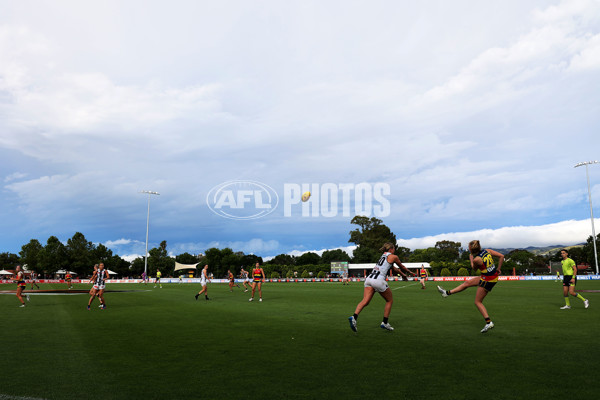 AFLW 2022 S7 Second Semi Final - Adelaide v Collingwood - A-554170